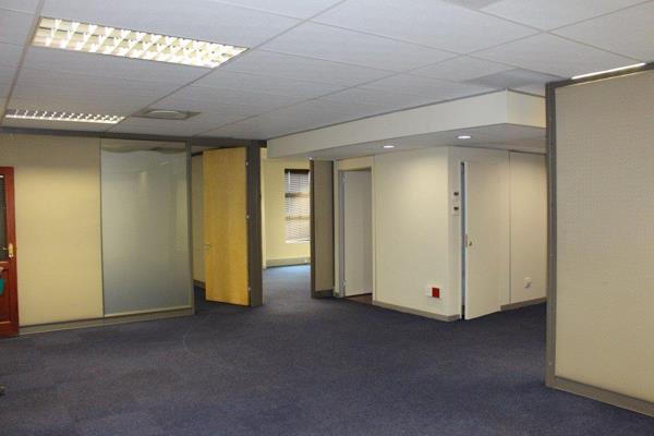 A-Grade office unit in secure office park to let.

Approximate Size: 150m2
Rental: R 16 700 per month (excluding VAT)
Electricity ...