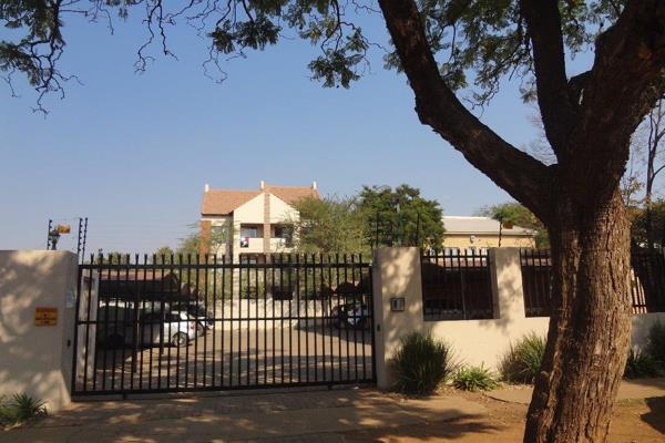 Prospect Village consist of 14 Units east of Duncan Street (Jan Shaba.)800m to the university of Pretoria and 350m to LC de Villiers. ...