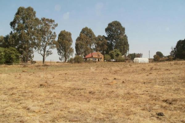 This stunning farm is for sale and is located in the Machadodorp area. The sale includes a stocked bass dam. The dam also supplies the ...