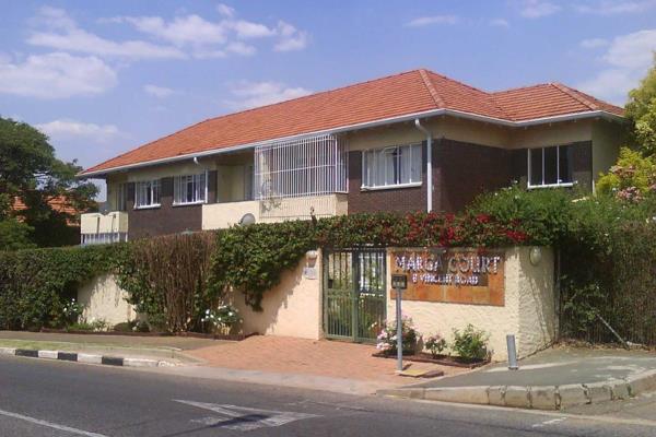 This spacious one bedroom apartment in Risidale is perfectly located close to Beyers ...