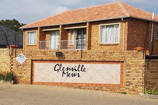 This property is Rosettenville is a neat upstairs unit. The unit offers 2 spacious bedrooms which are tiled. There is a family bathroom ...