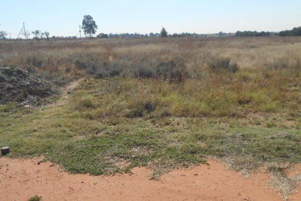 Phone Linda Mocke today to buy this industrial zoned stand in Midvaal that is located close to the R59 highway.  The land is zoned ...