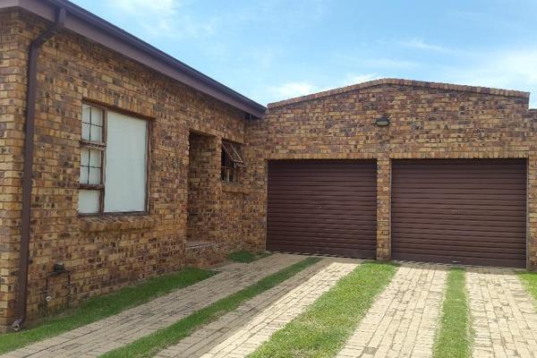 Low maintenance home in a great security complex.  
Newly build with great modern finishes.  
Outside braai area for family fun days! ...