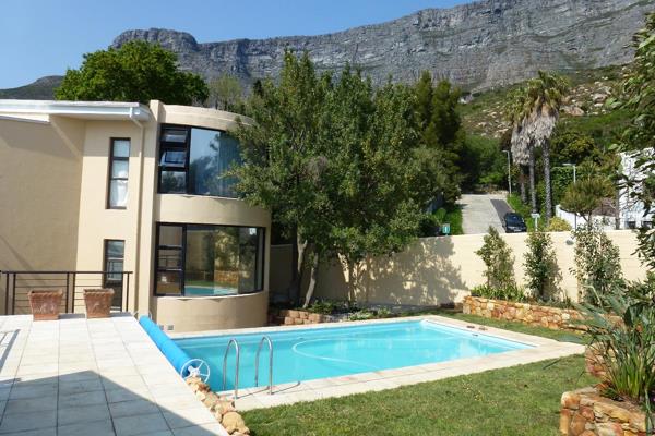 Stunning unfurnished villa in Upper Oranjezicht Cape Town with breathtaking views; nestled 200 m above sea level this north facing ...