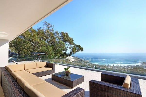 Welcome to your dream home in Llandudno! This ultra-modern and spacious house is sure to take your breath away. With magnificent views ...