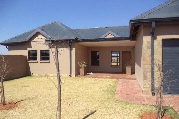 This property on the Vaal de Grace Golf Estate just outside Parys in the Free State offers amongst others the following: ...