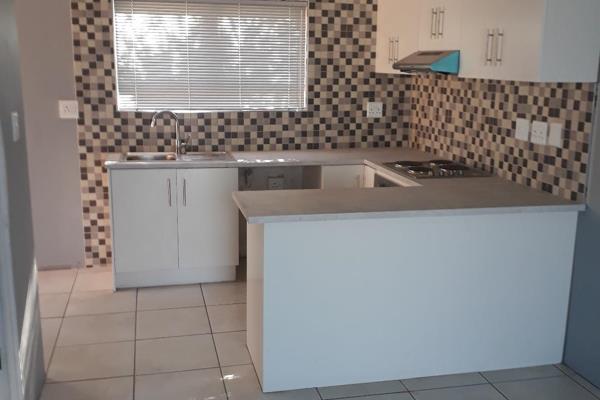 Seeking professional couple/single tenant/s.

Rental: R10500 ( deposit required 1months )

A spacious open plan flat, situated ...