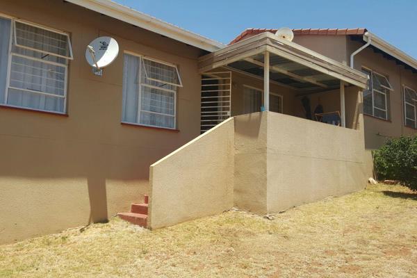 Lovely 3 bed 2 bath townhouse with large private garden, a balcony and carport for 2 ...