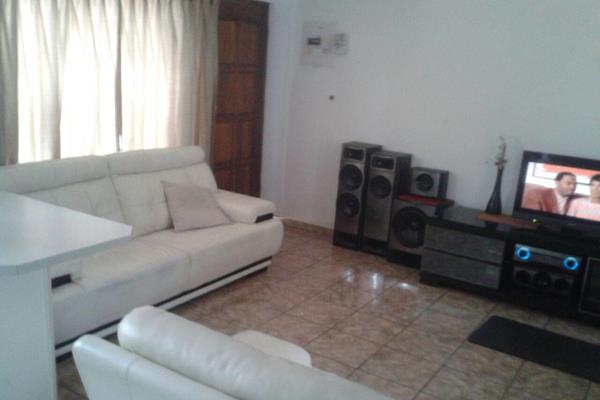 Cluster house in a secure complex with 24 hour security
Close to schools, shopping ...