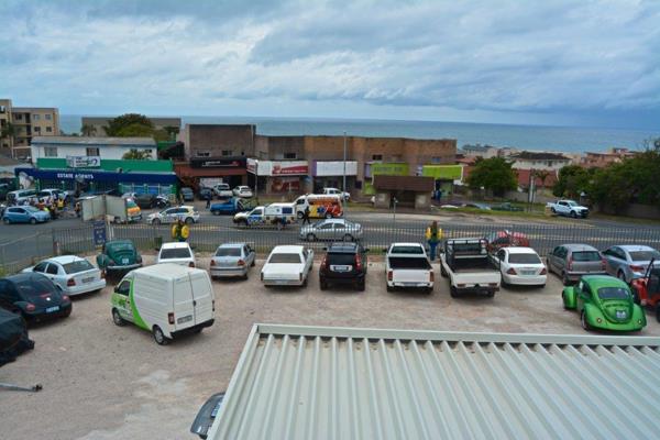 This 2000 m2 commercial property with a lovely sea view is currently operating as a car dealer ship as well as a second hand shop. ...