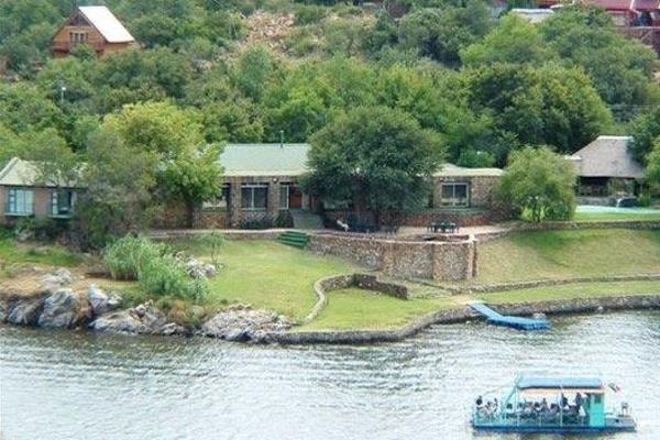 Nestled on the banks of the Vaal River, situated just 1 hour from Johannesburg, this ...