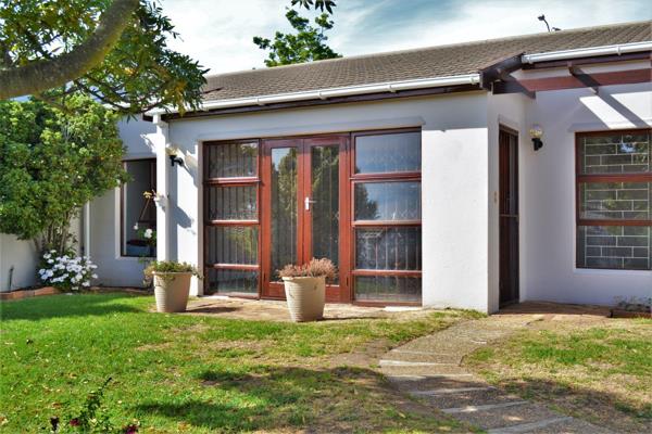 Open plan entertainment areas flowing with French doors to an established garden.
The kitchen comfortably leads to private courtyard ...