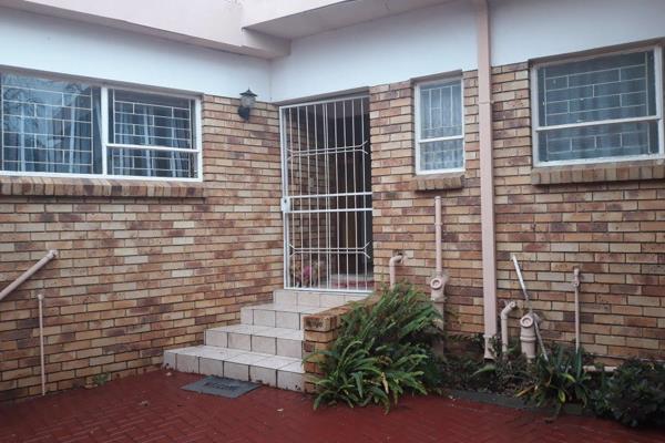 This House Offers 3 Bedrooms,Double Facilities,Livingroom,Diningroom, Sittingroom,Study.Entertainment Area.Swimming Pool Braai ...