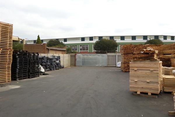 ---1403M2 Factory Space
---3 Shutter Access
--250amps of Power
--2 Separate Entrances
---Lots of Hard Yard Area