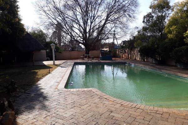 Lovely family home in good area with big stand and stunning swimming pool. 
Prepaid electricity.
Municipal water and basic services