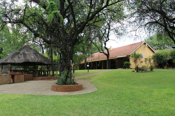 This Lodge is situated only 3km from the Kruger National Park and has 10 rooms to choose from either single or double. There is 2x ...