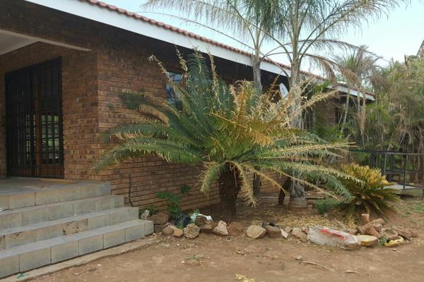 3 Bedroom home for sale in Burgersfort on a massive 1.8 hectare stand. This home will be perfect for the investor who wishes to buy a ...