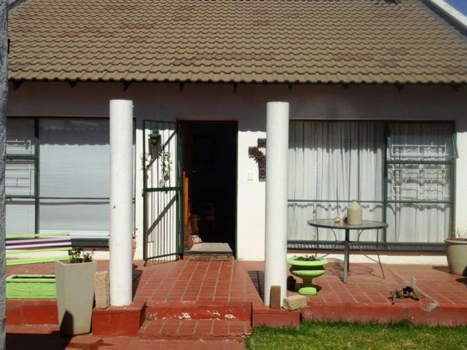 2 Bedroom House To Rent In Langenhovenpark