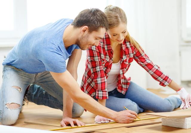 Diy You Can Install Pine Wood Flooring In 4 Easy Steps Diy