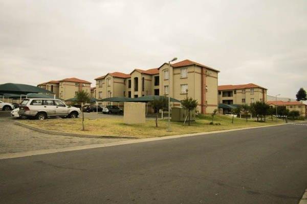 This neat Ground floor, 2 bedroom unit in Ormonde View Estates offers the following:
- Full Kitchen with extra cupboard space
- ...