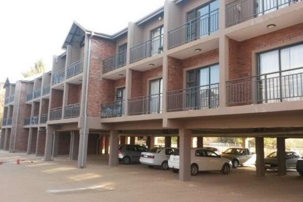 Marsha Joubert Sells Homes is proud to introduce this lovely 2 bedroom apartment to rent in the Bult area, Potchefstroom. The apartment ...