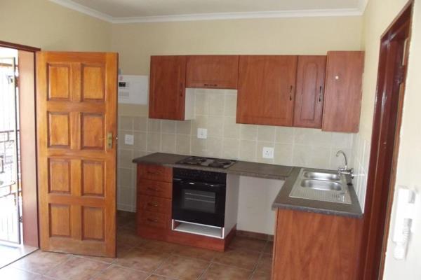 This unit is situated in the well-known Campus@Home complex
Approximately 1.3km from the North West University campus and all other ...