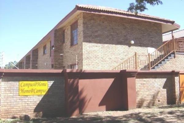 This two-bedroom apartment is in the well-known security complex Campus@Home, situated on The Bult West about 1km from the NWU ...