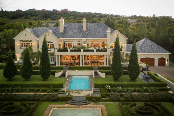 This prestigious 1 140m&#178; luxury residence is set on a park like estate of 12 083m&#178; land and offers a lush, classical inspired ...