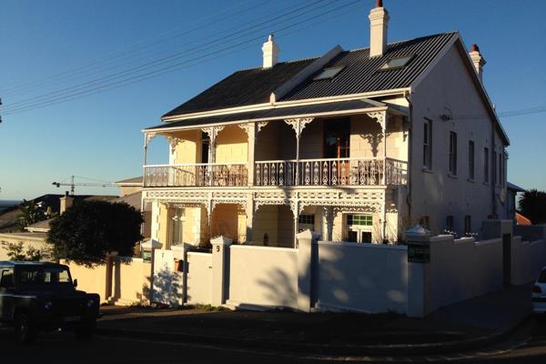 Victorian Semi, double story. Sunny &amp; warm with partial sea &amp; mountain views. Unfurnished. Available for MEDIUM OR LONG TERM ...