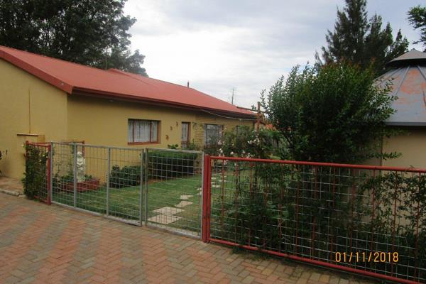 THREE HOUSES ON ONE PROPERTY

if you want your family close to you this is exactly the place for you 
this plot offers to you 3 ...