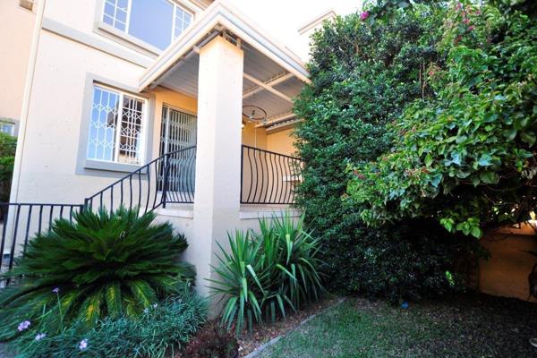 This 2 bedroom duplex in Mount Grace offers a large living room, open plan kitchen with ...