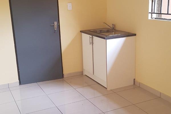 (Bachelor unit,)1bedroom+ kitchenette, 1 Bathroom house with to let in Protea Glen.  fenced with a gate and the yard is spacious. ...