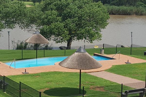 Riverfront apartment now available within the Emfuleni Golf Estate - situated on the Vaal River.

This apartment is ideal for ...