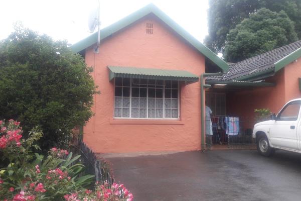.Shared property 1 bedroom cottage 
Unfurnished  lounge, kitchen ,1 bedroom /bathroom(shower).
The monthly rent includes electricity ...