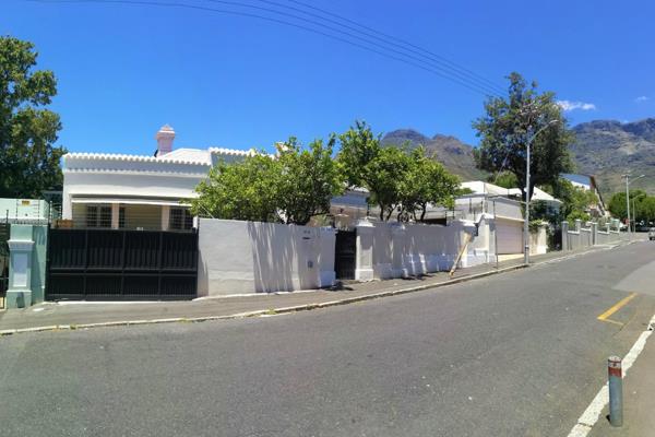 Charming Semi-Detached Cottage in the Heart of Cape Town

Welcome to this warm and ...