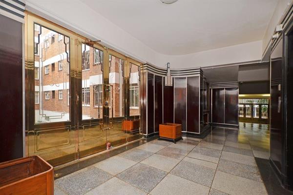 142m&#178; North facing apartment in trendy Killarney within sought after complex. 2 Bedrooms, 2 bathrooms (mes). Feature parquet ...