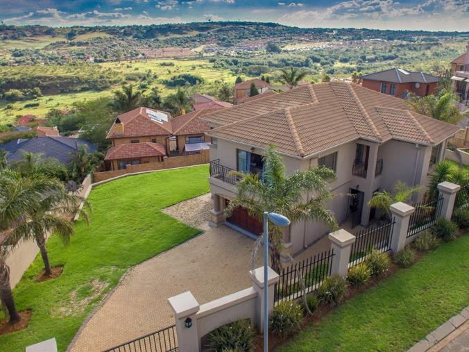 4 Bedroom House for sale in Rangeview