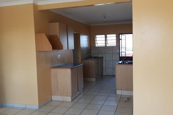 Large 1 bedroom ,bathroom Lounge and balcony.Neat and clean complex. Parking. 
Close to public transport main roads .