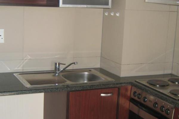 Light, North facing, modern and clean. Close to WITS University.
Includes stove and fridge.
Unit shared.
Furnished ( 1x bed + 1x ...