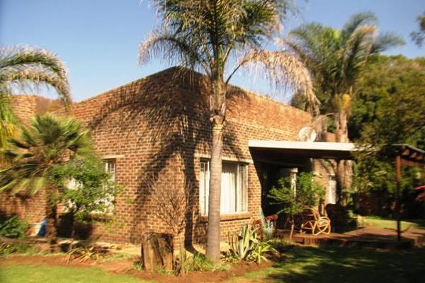 Calling all investors and developers.

This property is situated in a sought- after area of Bronkhorstspruit, close to Erasmus High ...