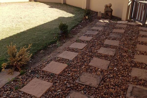3 Bedroom
2 Bathroom
Guest toilet
Braai patio
2 Garages
Pre-paid Electricity
Water ...