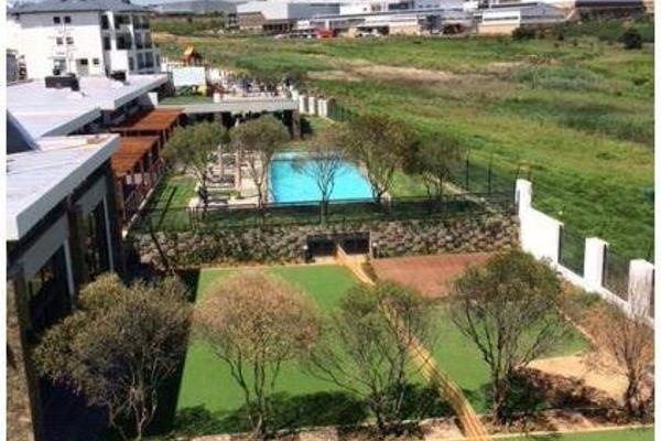 3 bedroom lovely modern first floor apartment in the heart of Modderfontein.

Lovely 3 ...