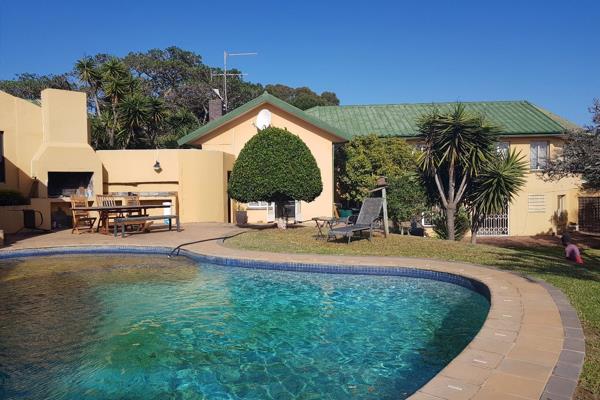 Situated in idyllic part of Walmer overlooking Settlers Park / Baakens Valley, it is ...