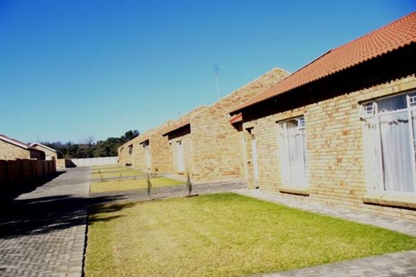 Neat 2 bedroom townhouse in security complex.  Garage has electric door.  
Prepaid electricity water gets billed monthly
Small garden ...