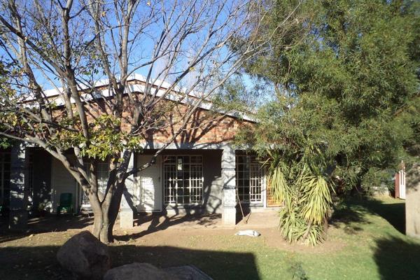 Property with four rental units and a potential income of around R 2500 per month per unit.  Situated in a quiet area of Vredefort and ...