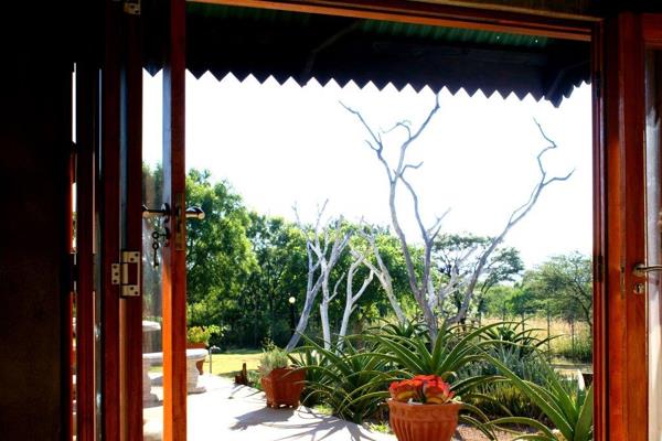 This is a true bushveld home that has facilities of a small lodge, that can be used for either daily or monthly visitors. The size of ...