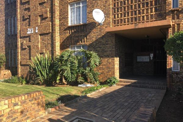 Spacious 3 bedroom flat with 1 bathroom, TV room, entrance hall, dining room, kitchen and balcony.
Garage and parking.