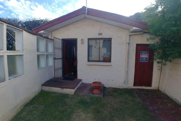 This cute seperate entrance cottage is situated in the very sought after area of Blouberg,walking distance to the beach. 

This ...