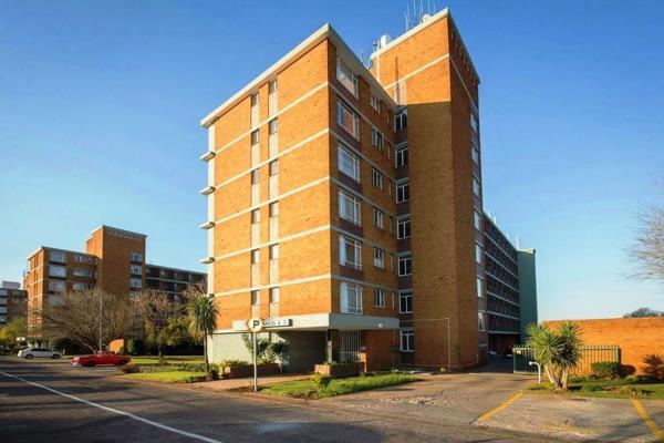 Large one bedroom flat with closed in balcony, can be used as a study.

Very spacious ...