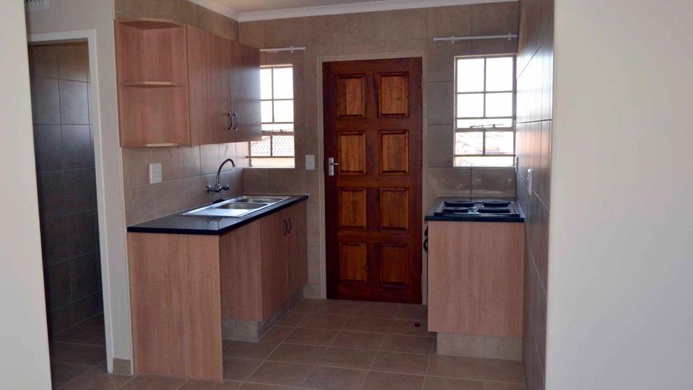 3 Bedroom House To Rent In Thatch Hill Estate 11009 Ndjele